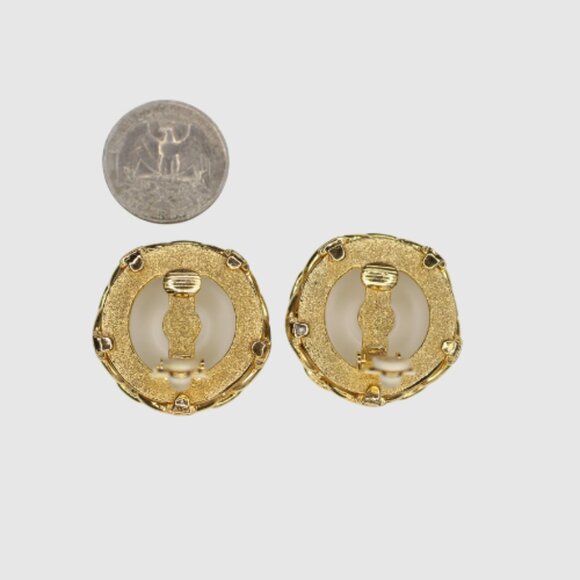 Vintage 1980s Pearl and Enamel Gold-Tone Clip-On Earrings - Picture 3 of 3